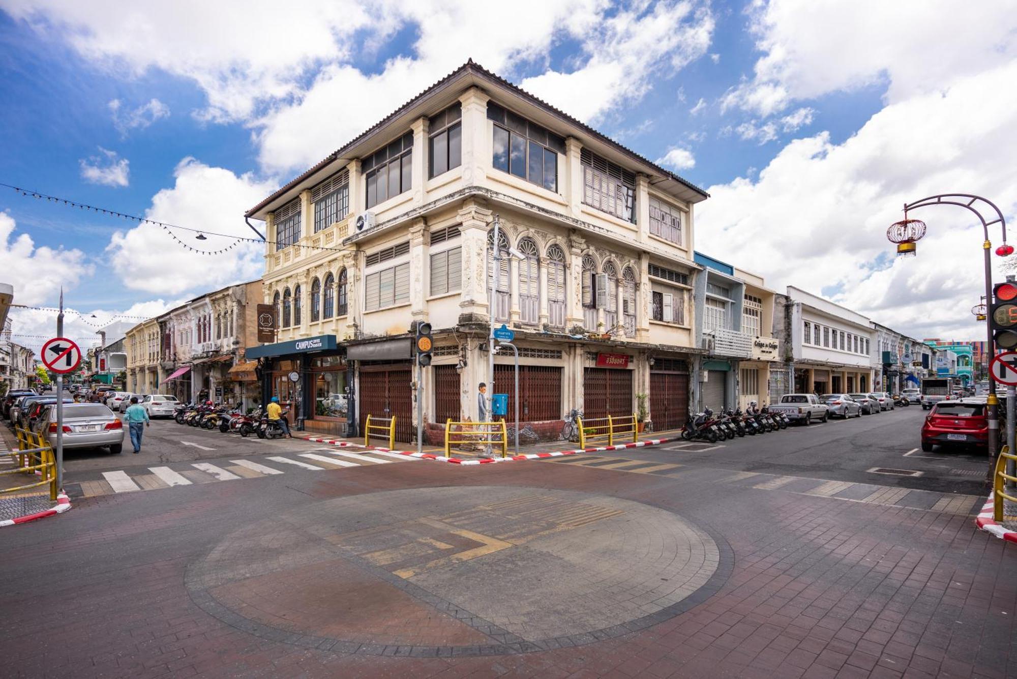 The Tint At Phuket Town - Sha Plus Luaran gambar